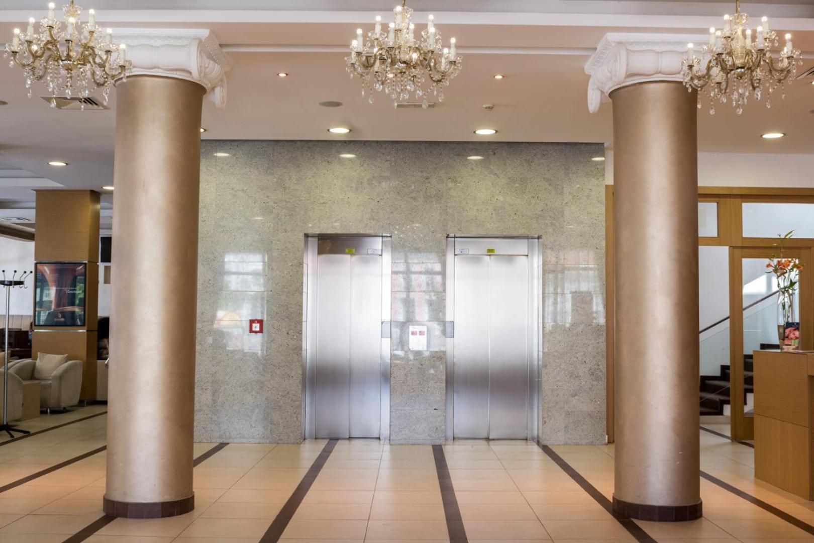 Hotel Vojvodina Зренянин Экстерьер фото
