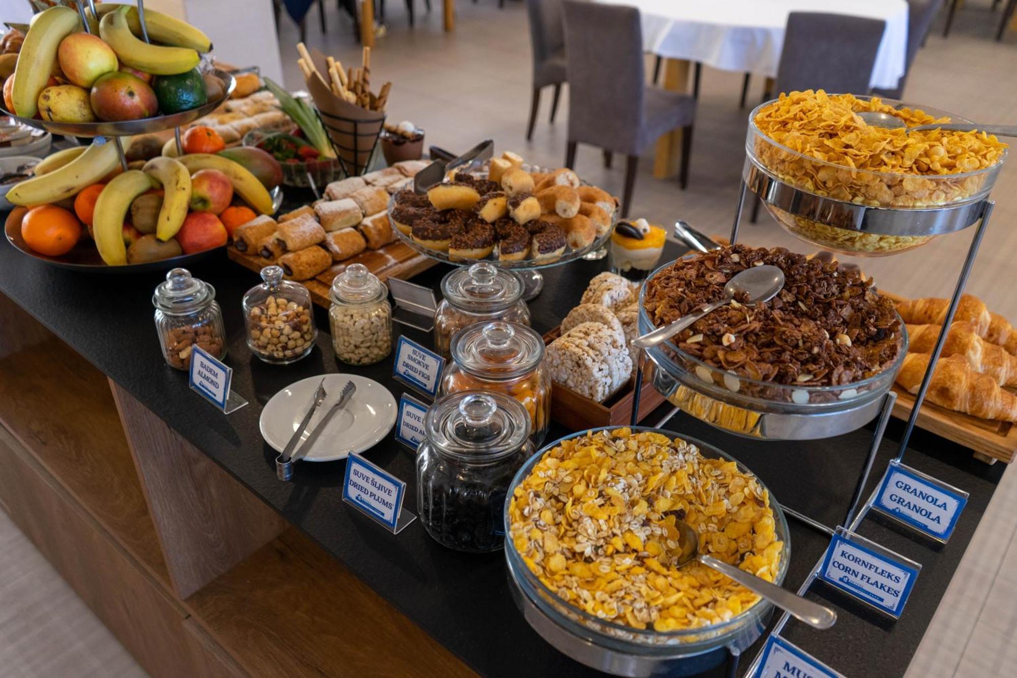 Hotel Vojvodina Зренянин Экстерьер фото