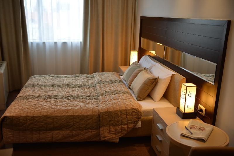 Hotel Vojvodina Зренянин Экстерьер фото